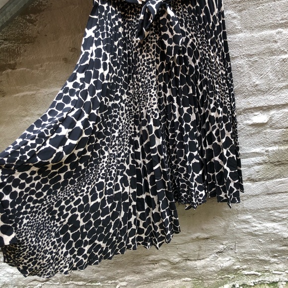 'TOPSHOP' Asymmetrical Skirt - Picture 3 of 4